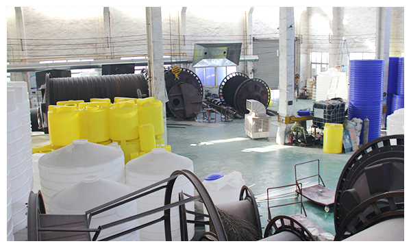 塑料水塔厂家严格标准、性能可靠、产品均严格遵循中华人民共和国GB4806.7-2016质量标准。