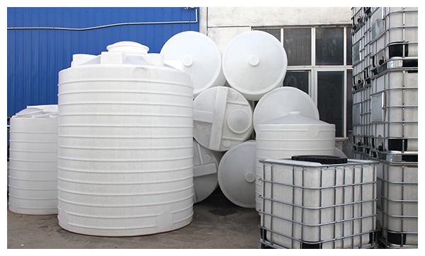 塑胶水塔厂家工艺成熟、无毒无味、产品通过均取用优质食品级聚乙烯PE原料及配方用料，采用成熟的ROTATION（旋转成型）工艺整体一次完整成型技术。