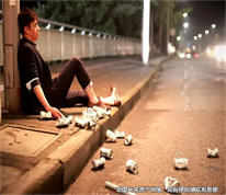 男子制止醉酒丈夫家暴女同事致其死亡，被认定为正当防卫