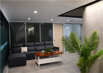 被宣告缓刑的罪犯能否外出经商?